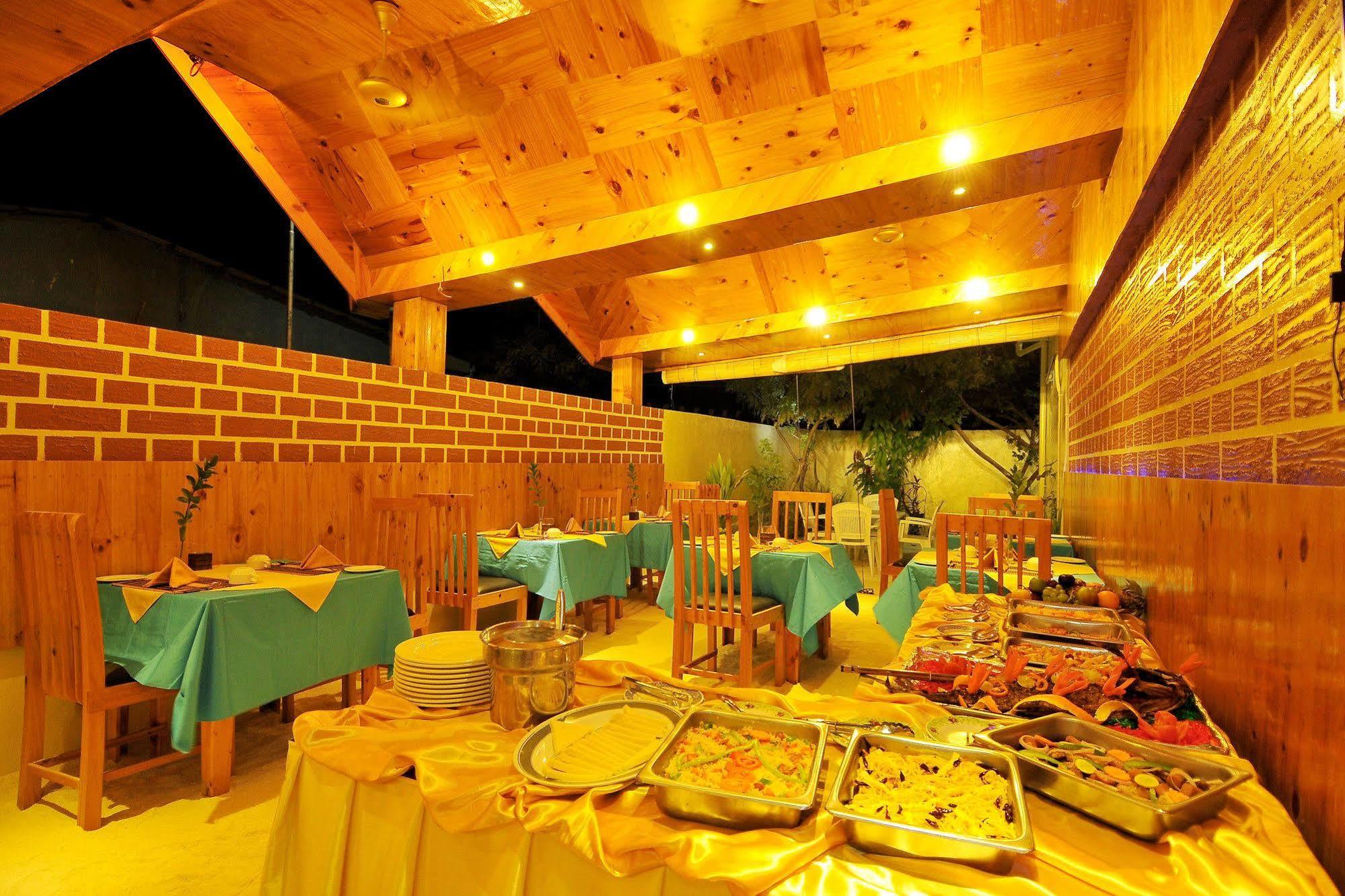 Arena Lodge Sky Maafushi Luaran gambar